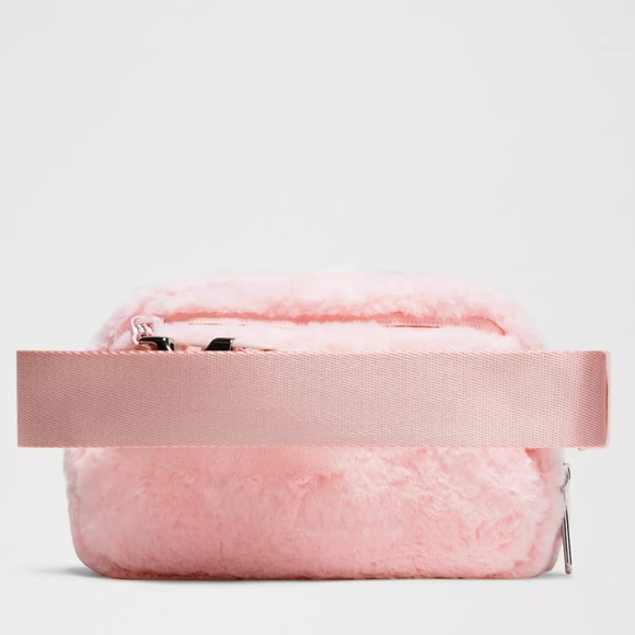 LULULEMON Unisex Everywhere Belt Bag Plush Fleece O/S STRAWBERRY MILKSHAKE $68 - Picture 4 of 10